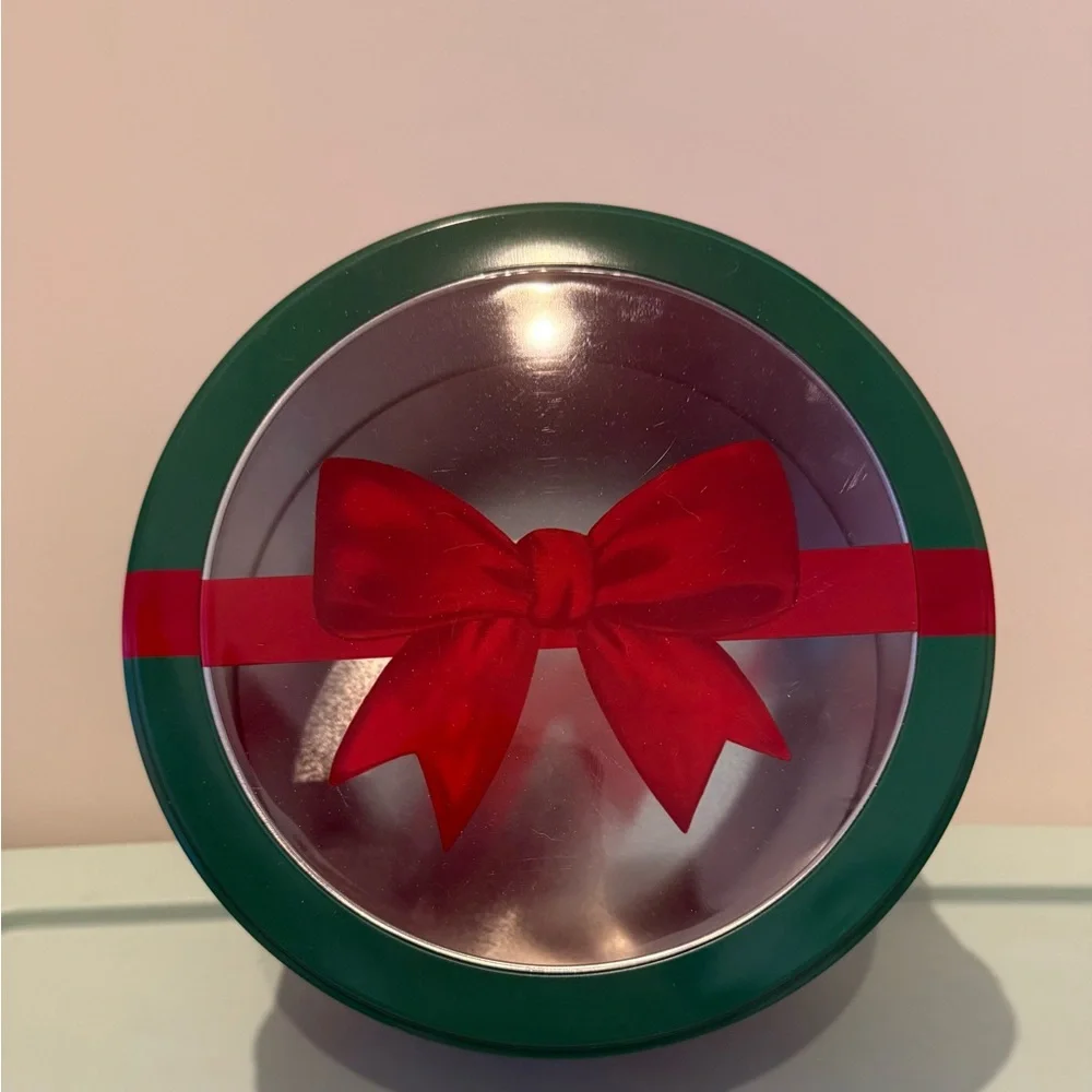 Super Cute Holiday Tin with Colorful Bows- NWT
